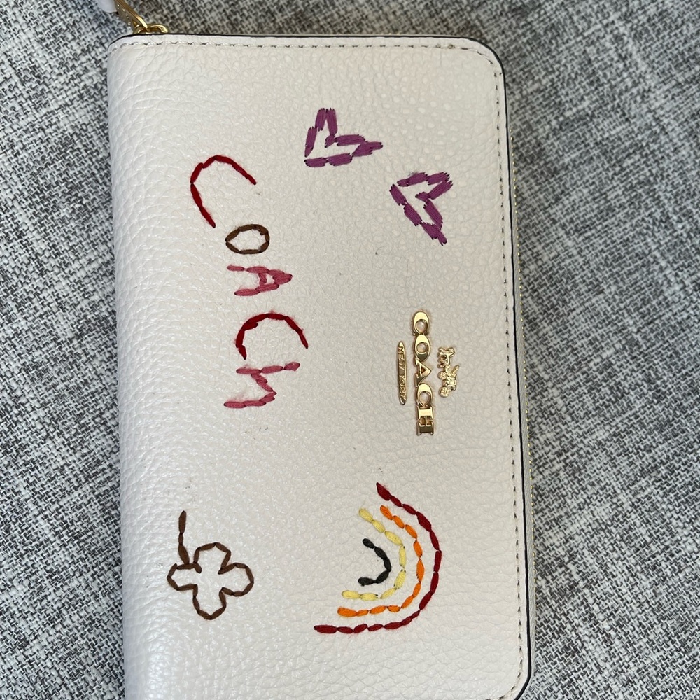 $99(BrandNew)Coach Medium Id Zip Wallet with Diary Embroidery - Picture 3 of 8